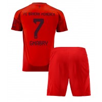 Camisa de Futebol Bayern Munich Serge Gnabry #7 Equipamento Principal Infantil 2024-25 Manga Curta (+ Calças curtas)